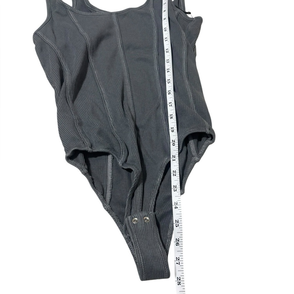 NEW AGOLDE elna bodysuit in gravity - Size M - Picture 4 of 7